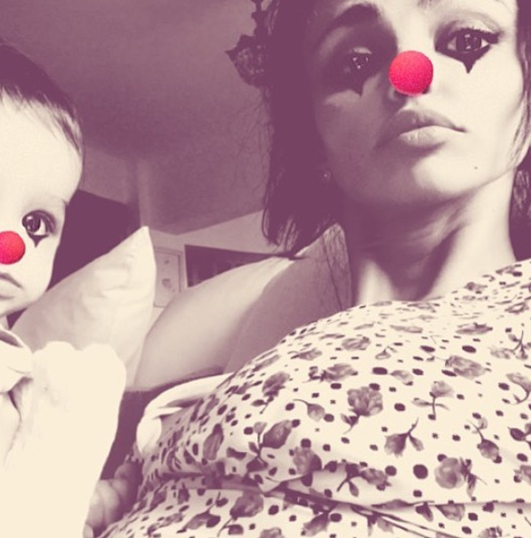 Mădălina Ghenea şi fiica ei au părăsit ţara
