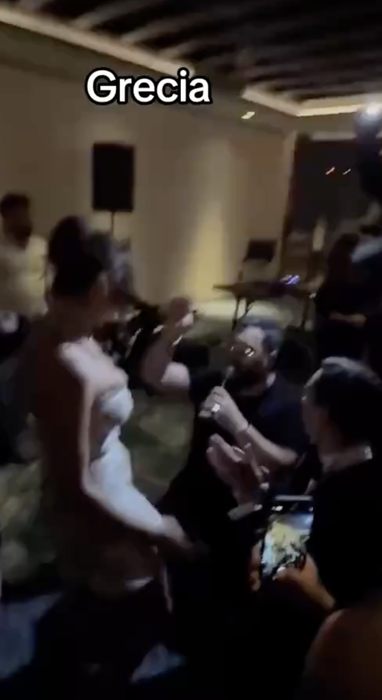 Mega-petrecere de 3 zile şi 3 nopţi! Tzancă Uraganu a făcut spectacol la Four Seasons. Campion al contractelor cu Statul, nuntă de 600 mii € la Atena!