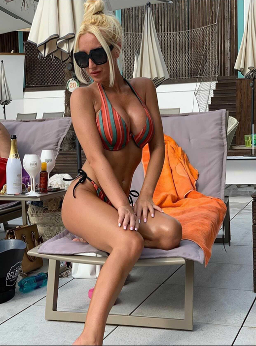 Oana "sucește" mințile tuturor bărbaților