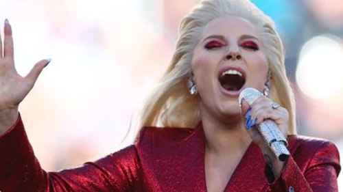 Lady Gaga a facut furori la Super Bowl si a acaparat intreg internetul
