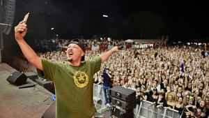 Puya, acuzat că a urcat pe scenă în stare de ebrietate! Prestaţia artistului a fost aspru criticată
