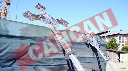 Cruce de sapte metri pe catedrala din Bacau