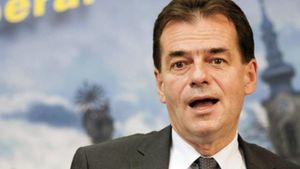 Ludovic Orban, jignit și „pus la colț”, pe stradă, în Cluj-Napoca: „Sunteți o slugă mai mare ca Băsescu și un trădător mai mare ca Ponta!”