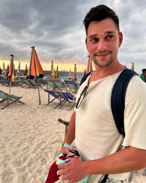 Vlad Gherman, în lacrimi la mormântul bunicului. Ritualul pe care îl are de fiecare dată când merge la locul de veci