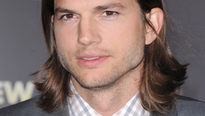 Ashton Kutcher isi cauta casa