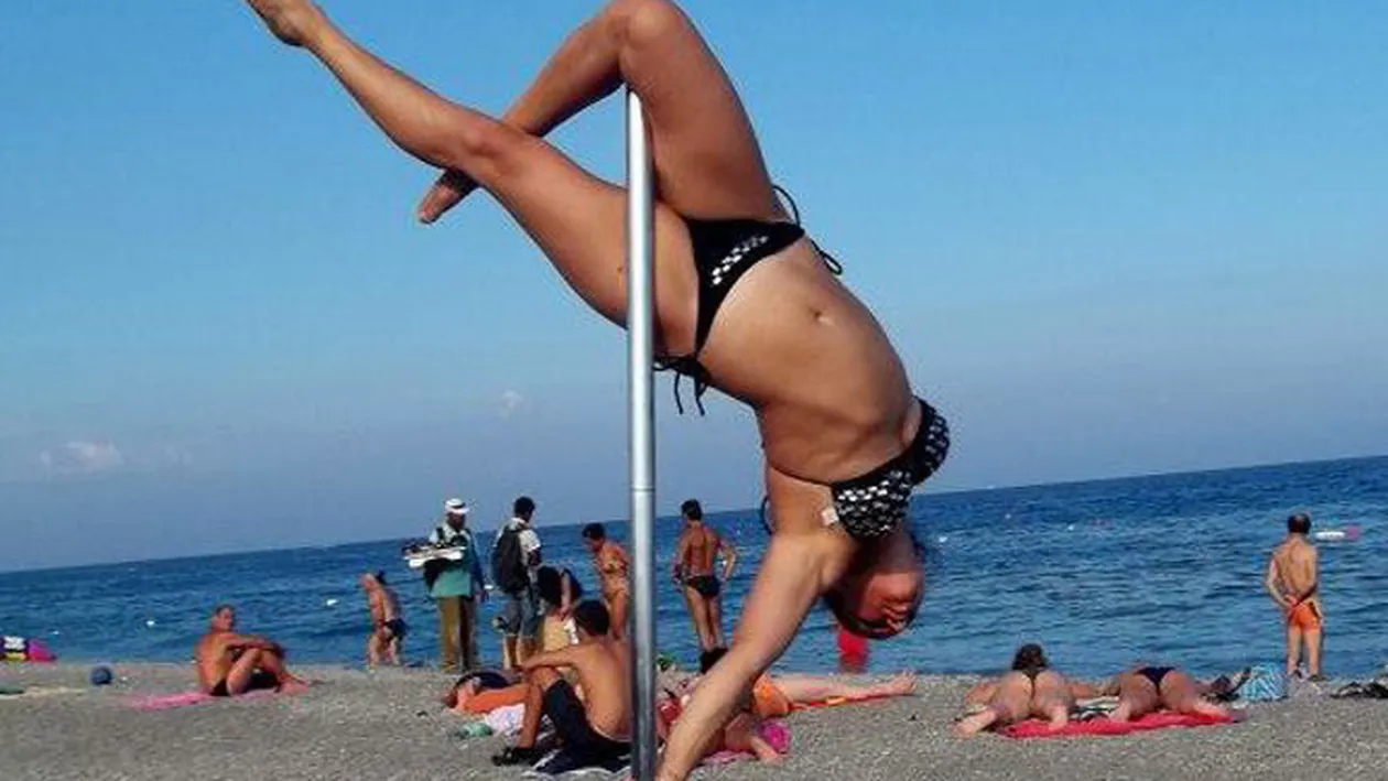 Asta ar fi fost ultimul lucru pe care te-ai fi asteptat sa il vezi pe litoral! Gimnasta de la Romanii au talent a dansat toata vara la bara, pe plaja!