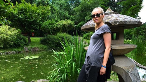 Si-a socat fanii cu ultima aparitie in public! Laura Cosoi umbla cu bluza RUPTA! "Parca esti de pe camp!"