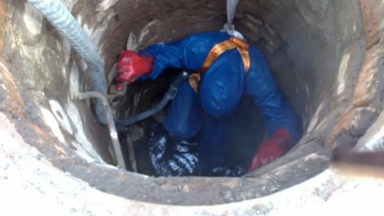 Cadavru tăiat în bucăţi, găsit într-o fântână din Moldova