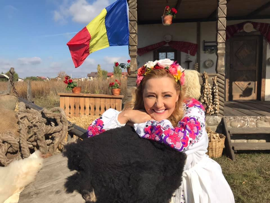 Elena Lasconi, mărturii sfâșietoare despre primul mariaj: “Aș fi divorțat a doua zi”. Ce îi facea primul soț vedetei de la Pro TV