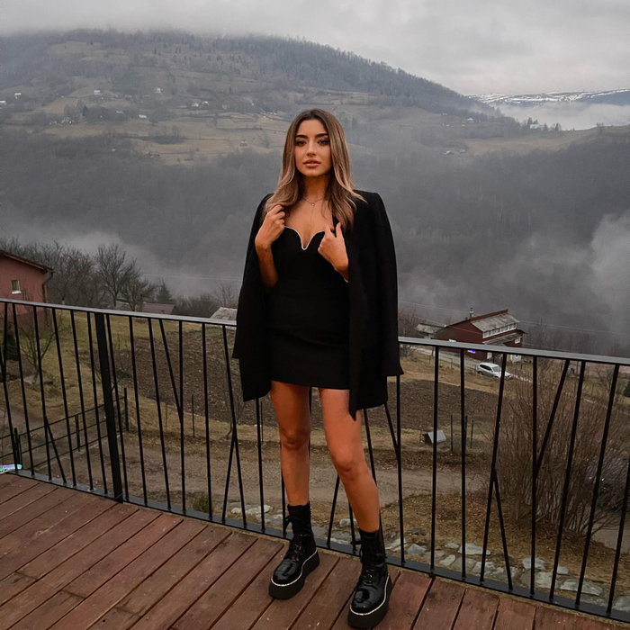 Iubita lui Dennis Man, fotbalistul aflat pe lista lui AC Milan, o adevărată bombă-sexy! Fotografii incendiare cu Alexandra Ionela, fostă Miss Arad în 2014| GALERIE FOTO