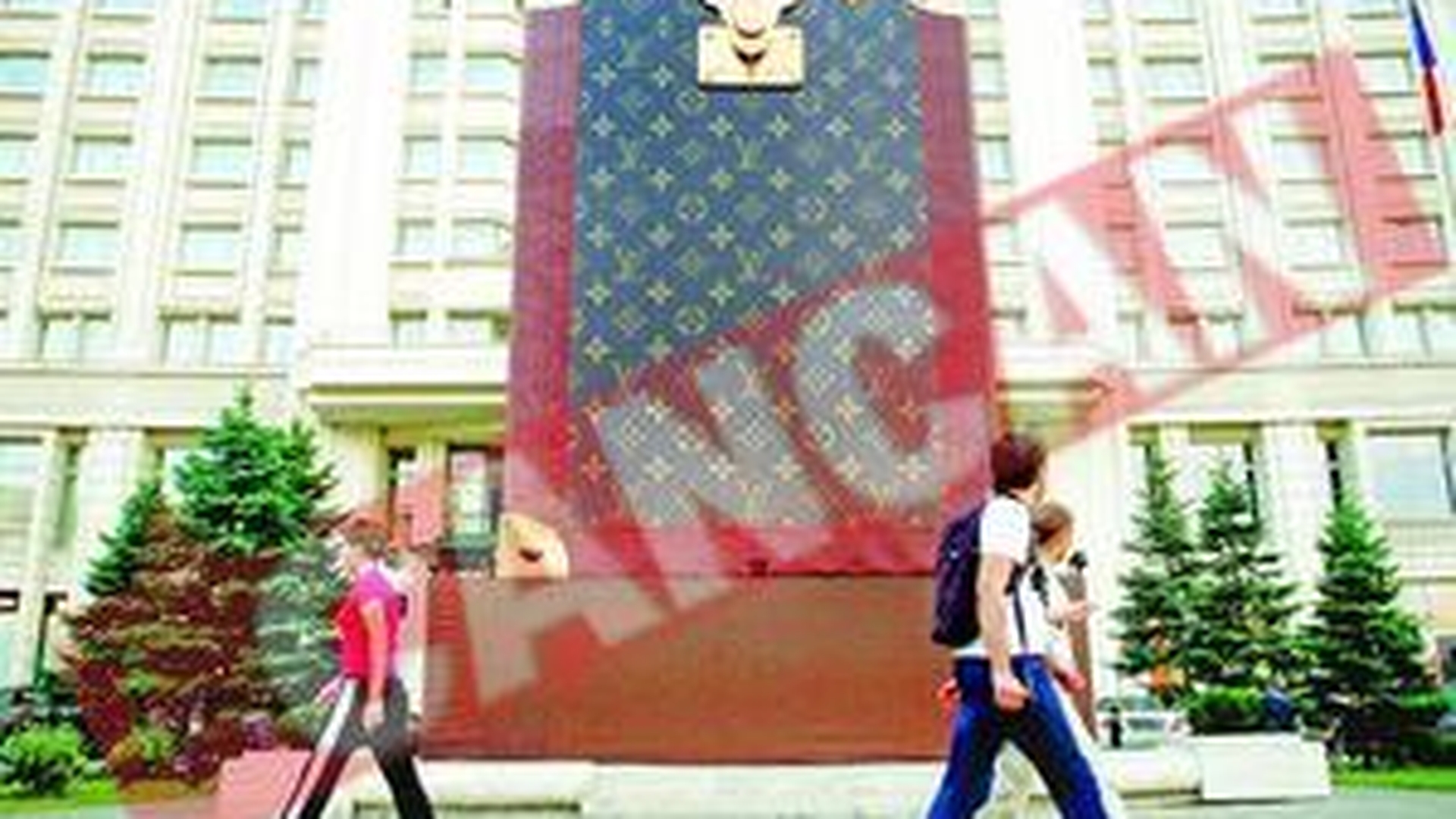 Louis Vuitton a castigat "Razboiul Esarfelor"