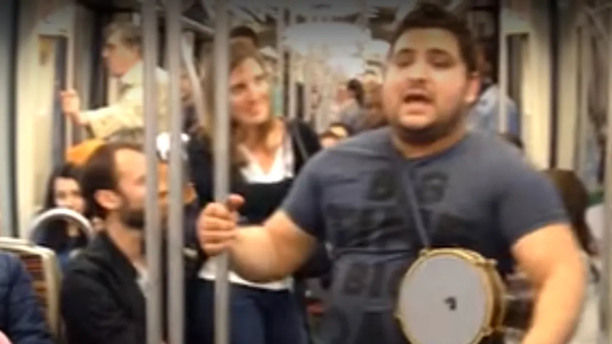 Video viral! Doi romi au cântat în metroul de la Paris melodii celebre ale unor trupe de hip-hop românești. Ce reacție au avut pasagerii