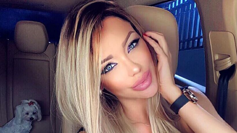 Fotografia care a stârnit fanteziile tuturor bărbaţilor. Aflată pe plajă, în costum de baie, Bianca Drăguşanu s-a…