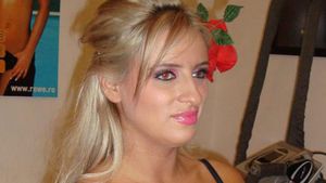 Masina Sânzianei Buruiană, implicată intr-un accident! A lăsat cheile in contact si a fugit de la locul faptei