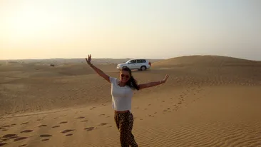 Mirela si Bogdan Stelea şi-au început anul în lux! Cei doi s-au răsfăşat la plajă şi shopping în Dubai!