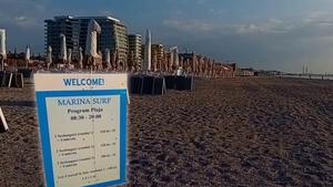 Cât costă să îți pui cearșaful pe plajă, în Mamaia Nord. De suma asta mai bine îți iei șezlong