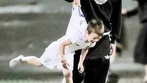 S-a "luptat" cu juniorii! Asa uita Beckham de probleme