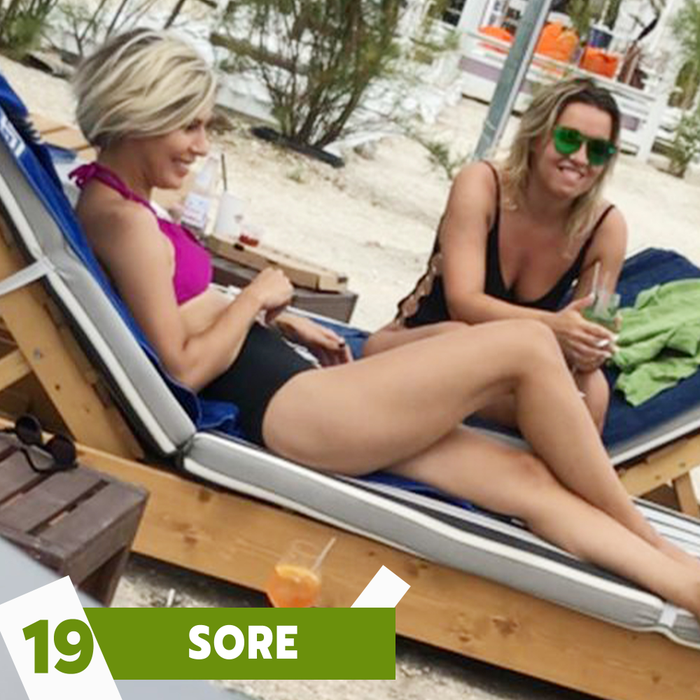 Top 30 sexy-vedete în poziții bizare la plajă! Ce locuri ocupă Laura Cosoi, Sylvia și Daniela Crudu