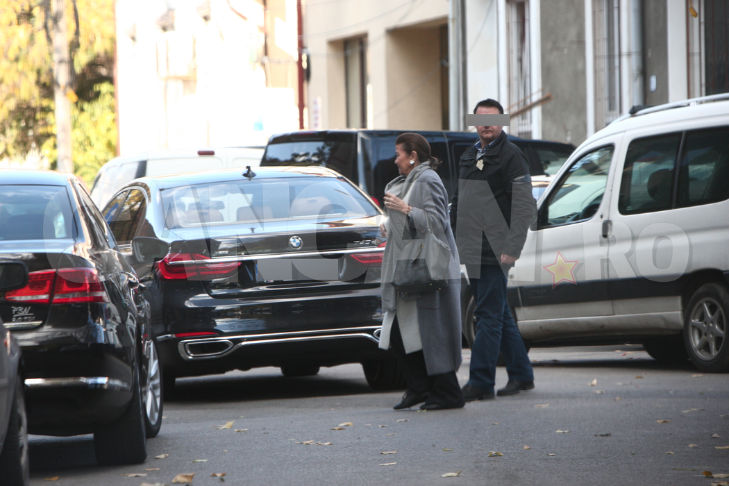 Merge prin Bucureşti într-un anonimat aproape total! Primele imagini de paparazzi cu o prinţesă adevărată! MARINA STURDZA e şcolită la faimoasa ”Belle Arte” şi e prietenă cu Giorgio Armani, Karl Lagerfeld, Ralph Lauren sau Oscar de la Renta