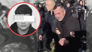 Imaginile durerii cu tatăl lui Mario Berinde, adus din penitenciar sub escortă. Adolescentul de 15 ani din Cenei, condus pe ultimul drum