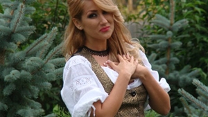Raluca de la Bambi e credincioasa! Maine se duce sa se inchine la moastele Sf. Dumitru!