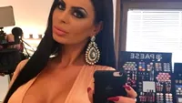 Renata şi-a pus un desuu sexy şi l-a strâns cu foc la piept! Bruneta a transmis un mesaj direct care nu lasă urmă de îndoială