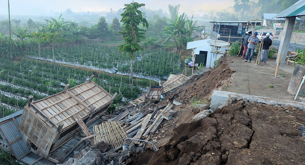 Bilanţul cutremurului urmat de tsunami din Indonezia a ajuns la 1,763 de morţi