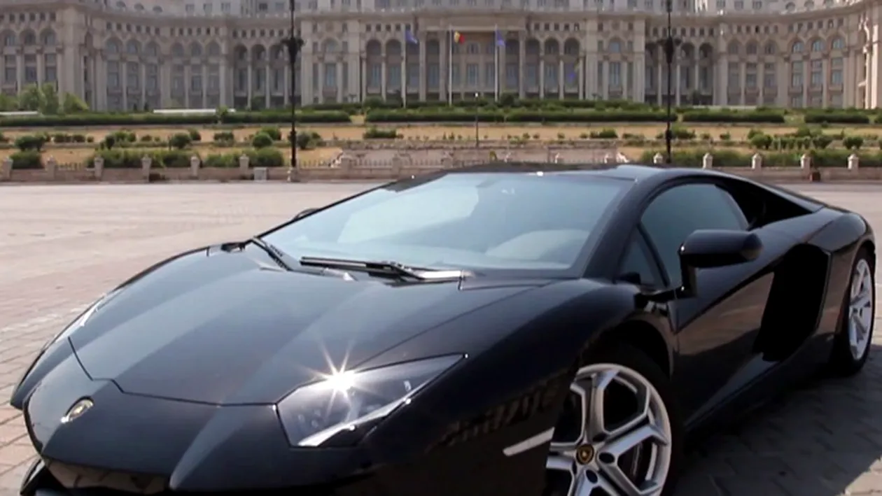 VIDEO Si-a facut un super-cadou de ziua lui! Vezi ce afacerist si-a luat un Lamborghini de peste 360.000 de euro!