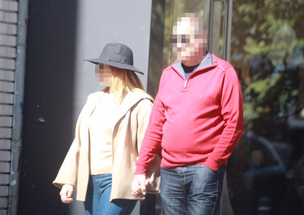 Cei doi au dat hainele ”scorțoase” pe ținute mult mai lejere