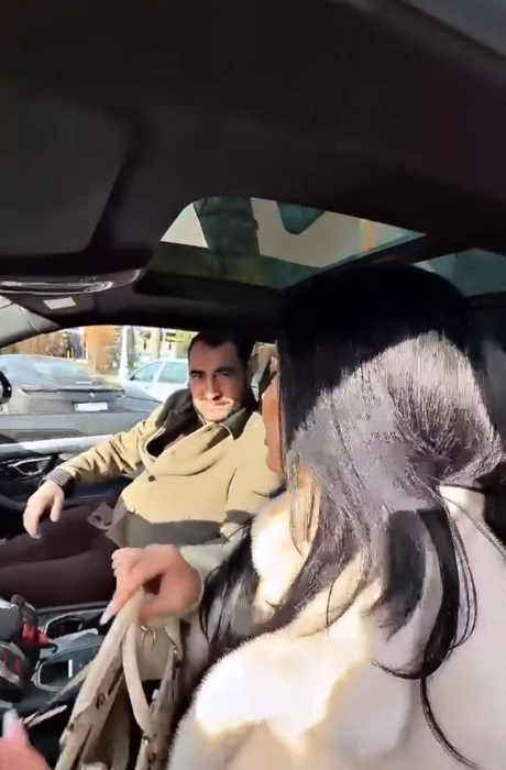 Reacția lui Pescobar, după ce Andreea Tonciu l-a dat jos de la volan. Foto: Instagram / Andreea Tonciu