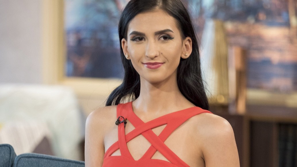 Răsturnare de situaţie! ALEXANDRA KHEFREN, tânăra despre care s-a spus că şi-a vândut virginitatea, a mărturisit adevărul: ”A fost doar o strategie de marketing!”