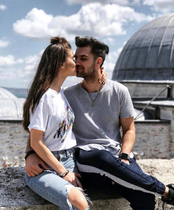 Theo Rose, alături de iubitul ei, Alex, nepotul lui Nea Mărin