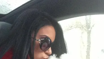 Gestul prin care şi-a scârbit fanii! Adelina Pestriţu şi-a pupat câinele pe bot: Cine iubeste animalele intelege