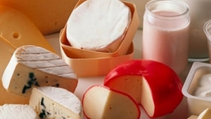Toţi românii trebuie să ştie asta! O bacterie extrem de periculoasă a fost găsită în produsele lactate