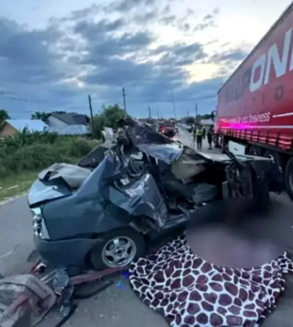 Doi tineri, frate și soră, și-au pierdut viața într-un teribil accident rutier! Au murit la doar câțiva metri de casă