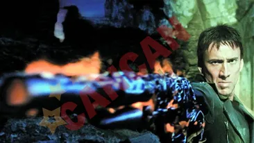 Nicolas Cage trage cu arme de jucarie!