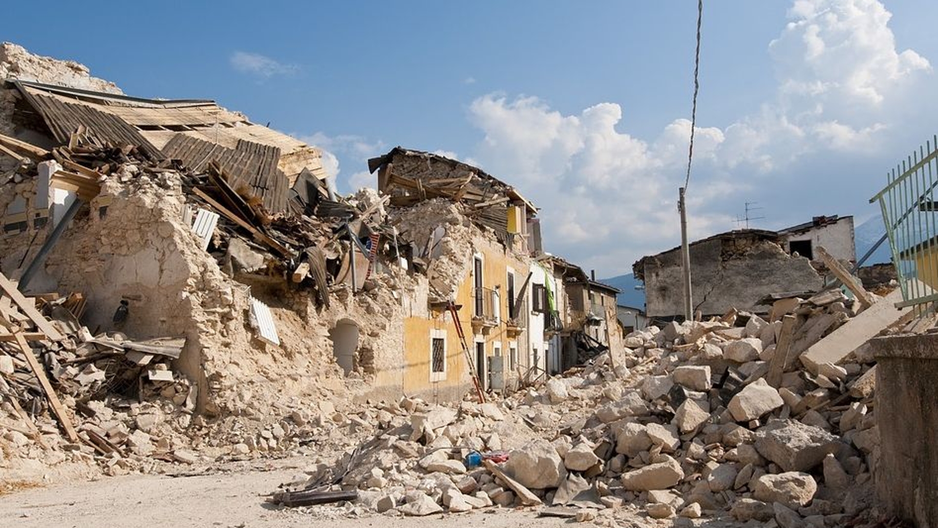 Bilanțul tragediei din Indonezia a depășit 1.900 de morți