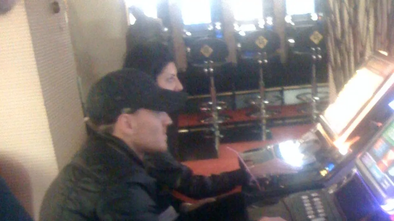 Naraviti de pacanele! Uite-i pe impatimitii jocurilor electronice de noroc! Cap de lista: Tonciu, Mitea si Viorel Lis!