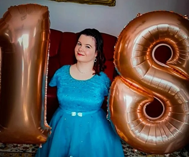 Lorelai Moşneguţu a împlinit 18 ani și își dorește să dea la două facultăți! Ce cadouri a primit la majorat cântăreața fără mâini și cu voce divină | VIDEO