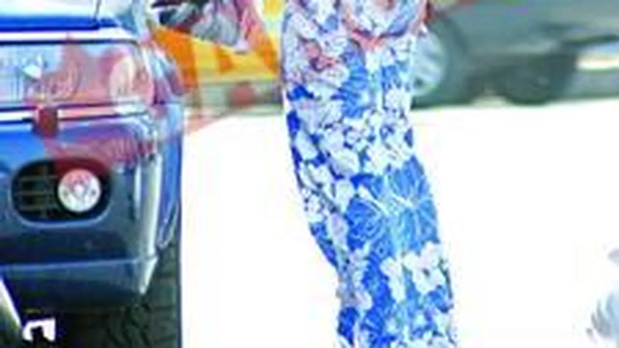 Si-a luat masina pentru papusile fiicei