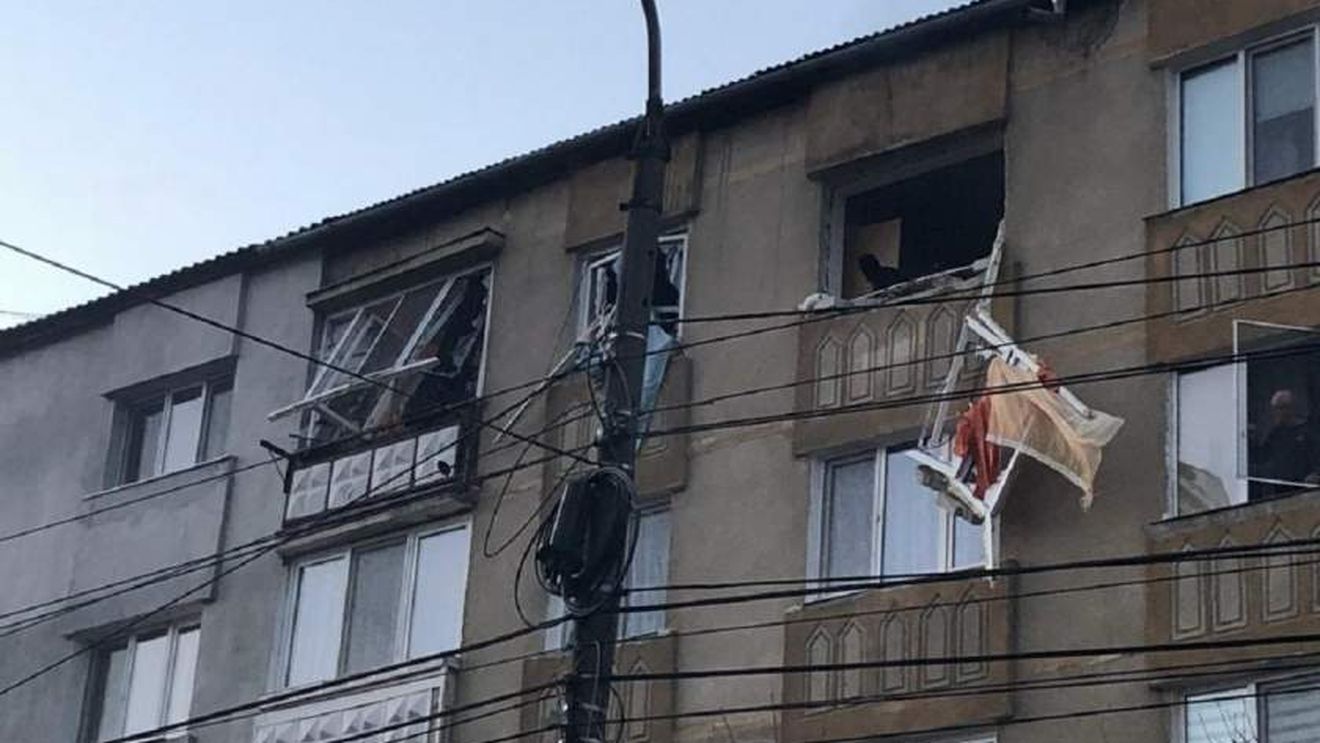 Militarul care și-a aruncat casa în aer, în Bistrița, a murit