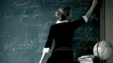 Este incredibil ce i-a cerut un profesor din Craiova elevei sale. „Dezvolta-mi in engleza placerile carnale