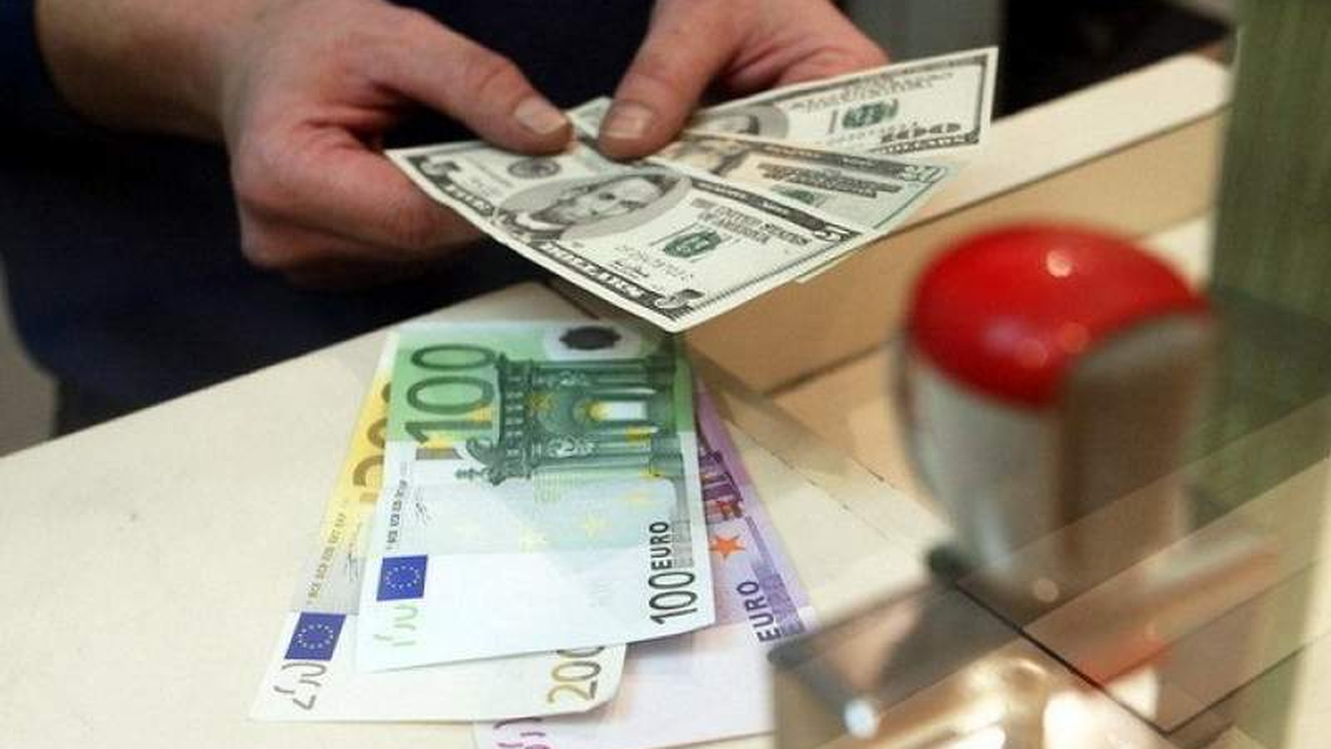 Curs valutar 8 martie 2019. Situație fără precedent. Câți lei a ajuns 1 euro de Ziua Femeii