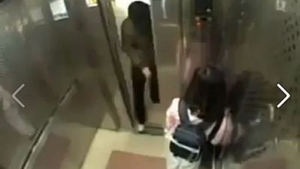 VIDEO Ce i-a facut o fetita de 10 ani unui copilas, in lift! Totul a fost filmat! Mama băietelului va rămâne marcata pe viata