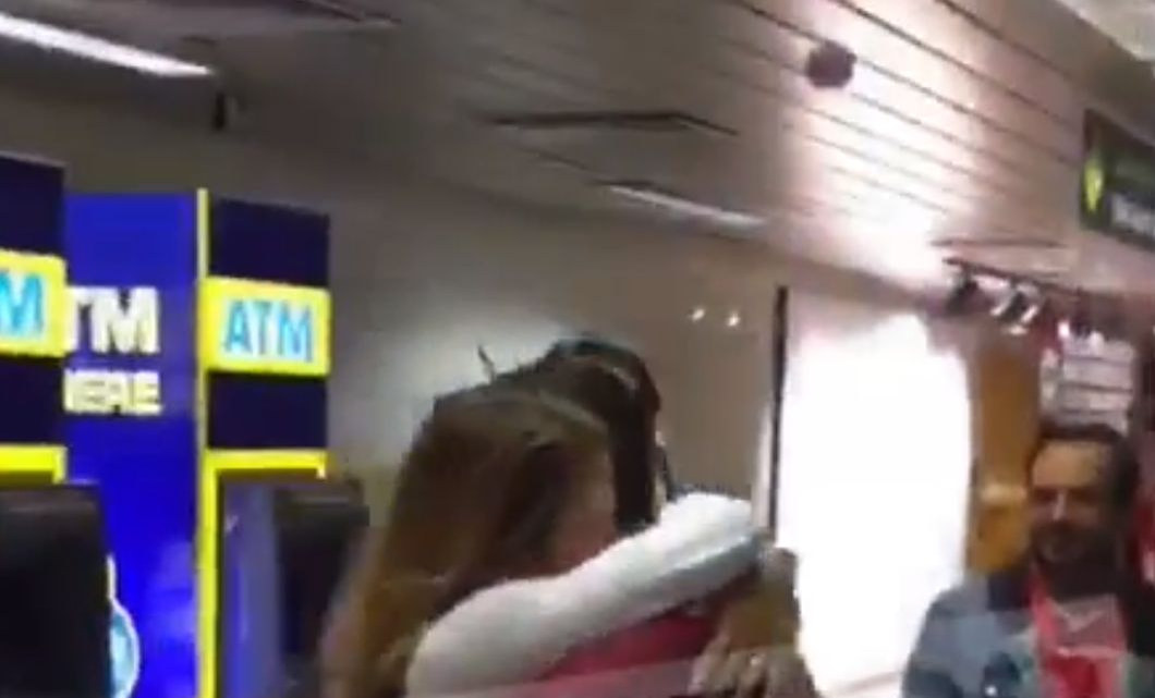 Larisa și Bruce s-au întors în România 
Foto: captură video wowbiz.ro.