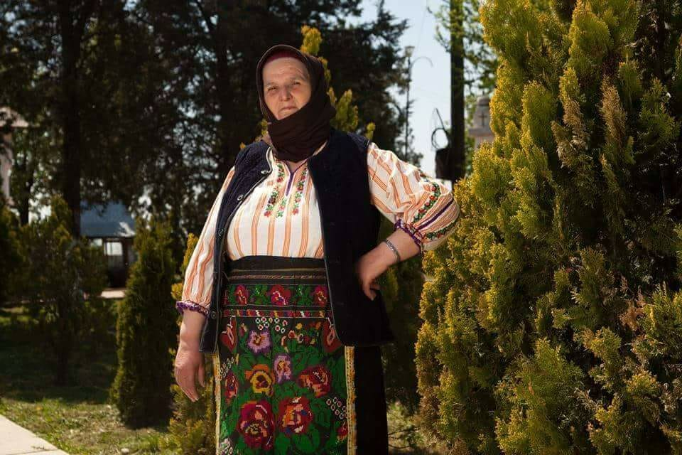 Lenuța din Băleni și-a crescut copiii vânzând legume