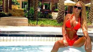 Senzational! Loredana Chivu le-a aratat tuturor pe cine strange in fiecare seara in brate