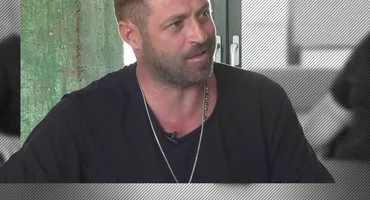 Cristi Pulhac, accident de muncă în “Teambuilding”, filmul lui BRomania. A venit ambulanța: “Am căzut pe canapea, m-am înroșit la față...”