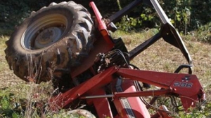 Tragedie în judeţul Gorj! Un bărbat a murit strivit de tractorul care s-a răsturnat peste el