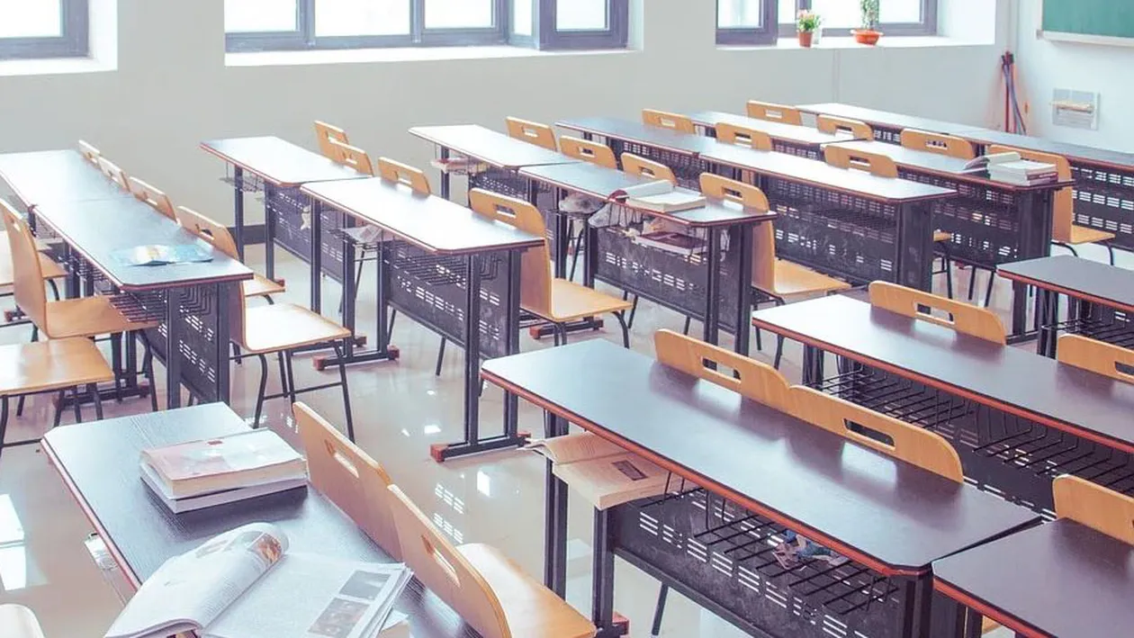 Ce pedepse dure riscă directorii care îi obligă pe salariați să meargă la școală! A fost declarată pandemie din cauza coronavirusului